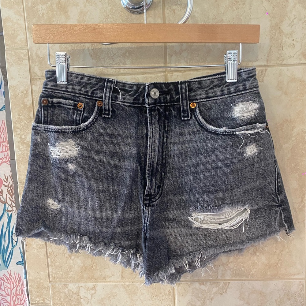 Distressed High-Waisted Black Denim Shorts😎